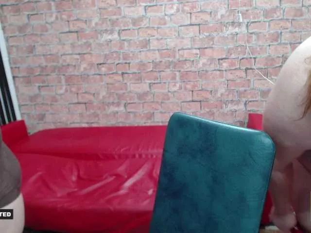 Live sex webcam photo for Anna900 #277348767