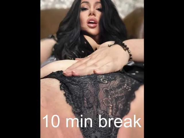 Live sex webcam photo for AnnaAnn #290369881