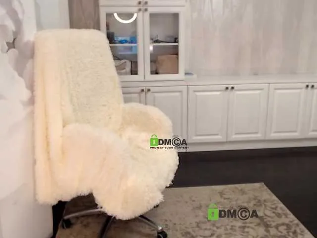 Live sex webcam photo for AnnaDaisy1 #272943657