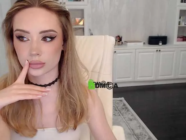 Live sex webcam photo for AnnaDaisy1 #275584610