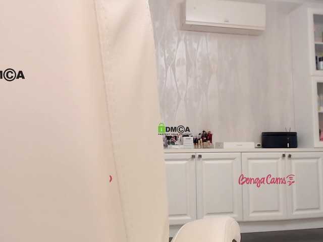 Live sex webcam photo for AnnaDaisy1 #276846229