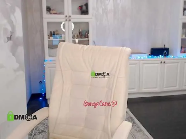 Live sex webcam photo for AnnaDaisy1 #276952092