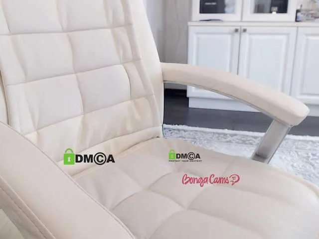 Live sex webcam photo for AnnaDaisy1 #277568169