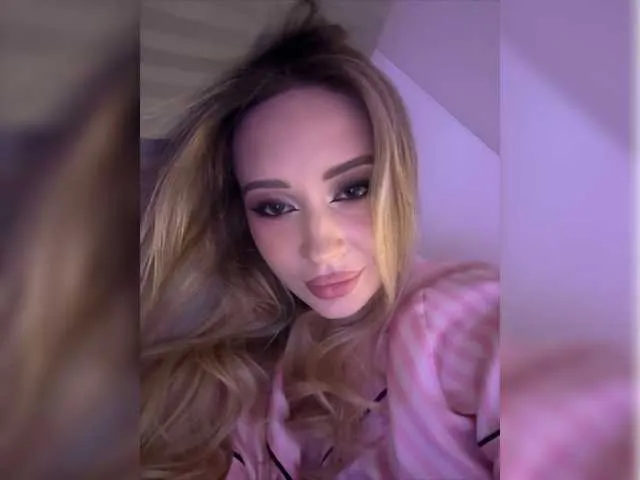 Live sex webcam photo for AnnaDaisy1 #277667040