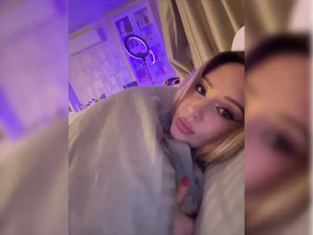 Live sex webcam photo for AnnaDaisy1 #277668765