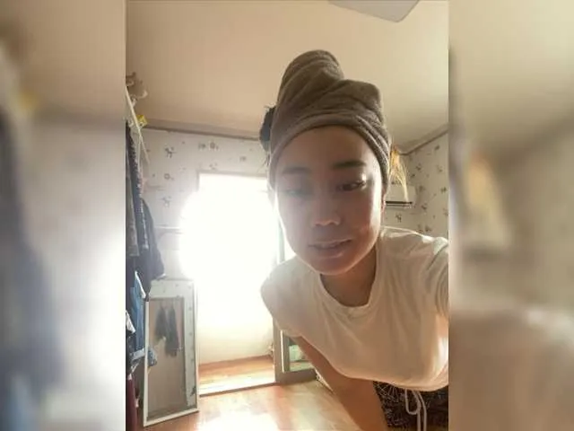 Live sex webcam photo for AnnaGlamor #275610296