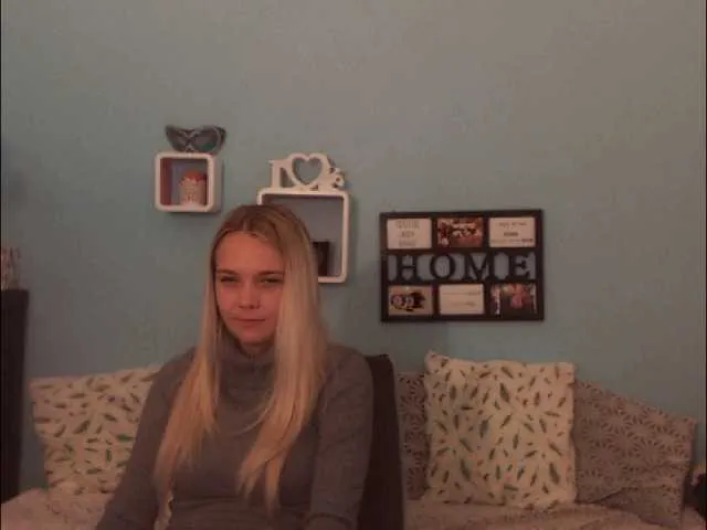 Live sex webcam photo for AnnaHappy18 #273159536