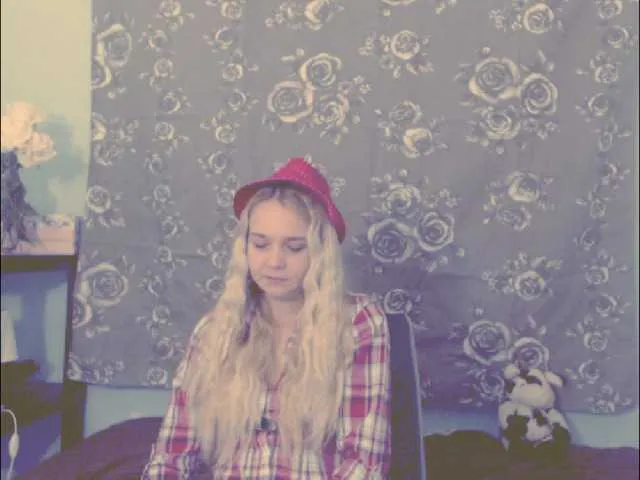 Live sex webcam photo for AnnaHappy18 #273176549