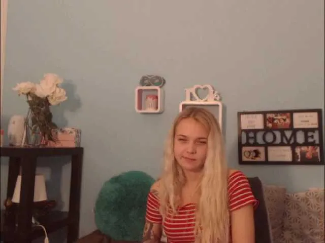 Live sex webcam photo for AnnaHappy18 #273209856