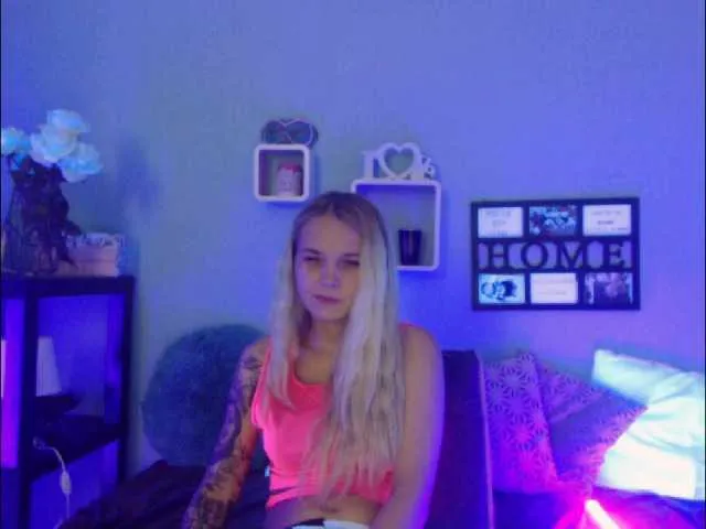 Live sex webcam photo for AnnaHappy18 #273229531