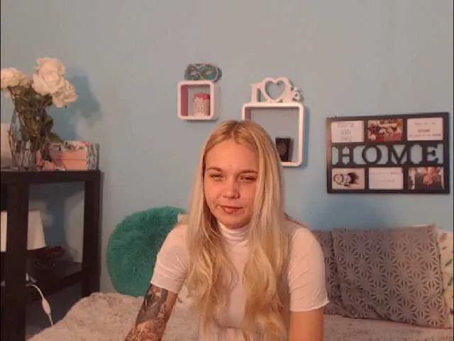 Live sex webcam photo for AnnaHappy18 #273458098