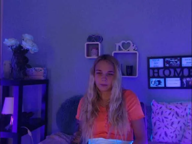 Live sex webcam photo for AnnaHappy18 #273578334