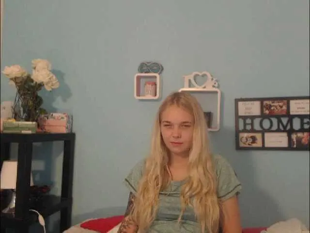 Live sex webcam photo for AnnaHappy18 #273651757