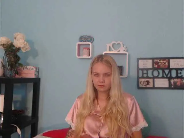 Live sex webcam photo for AnnaHappy18 #273662652