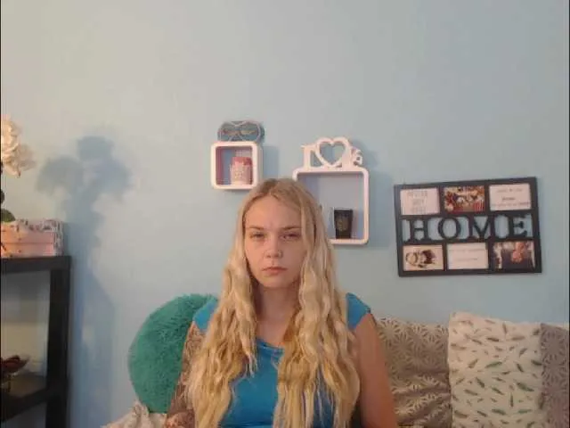 Live sex webcam photo for AnnaHappy18 #273801467