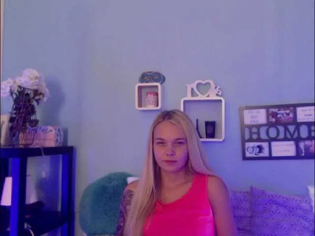 Live sex webcam photo for AnnaHappy18 #274163484