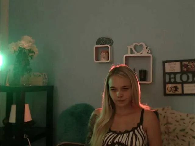 Live sex webcam photo for AnnaHappy18 #274173964