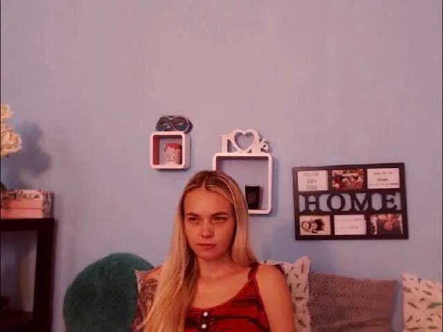 Live sex webcam photo for AnnaHappy18 #274399589