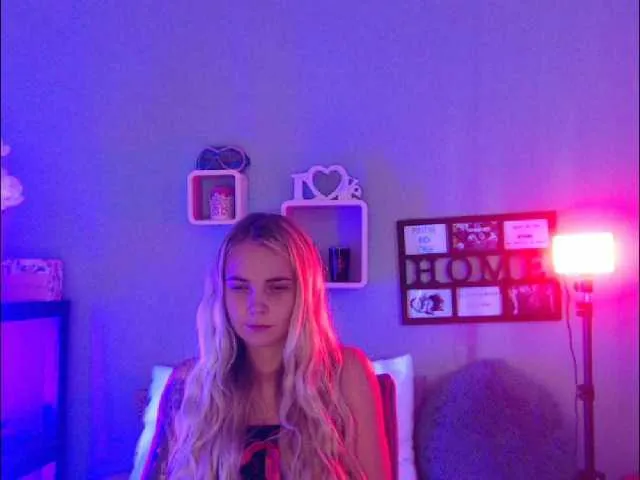 Live sex webcam photo for AnnaHappy18 #274601130