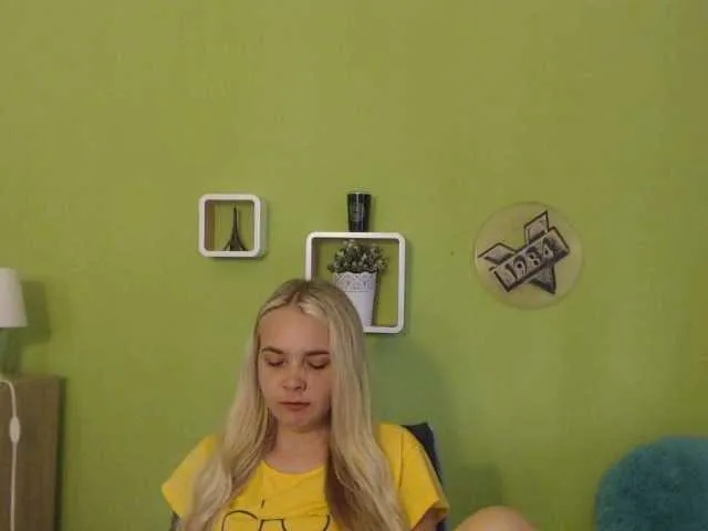 Live sex webcam photo for AnnaHappy18 #275882781