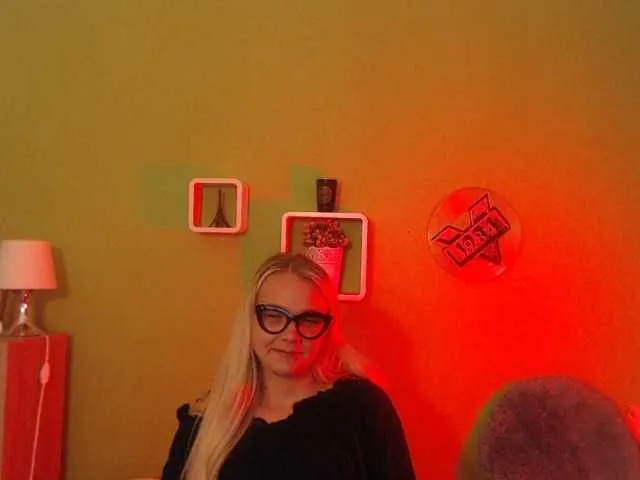 Live sex webcam photo for AnnaHappy18 #276209163