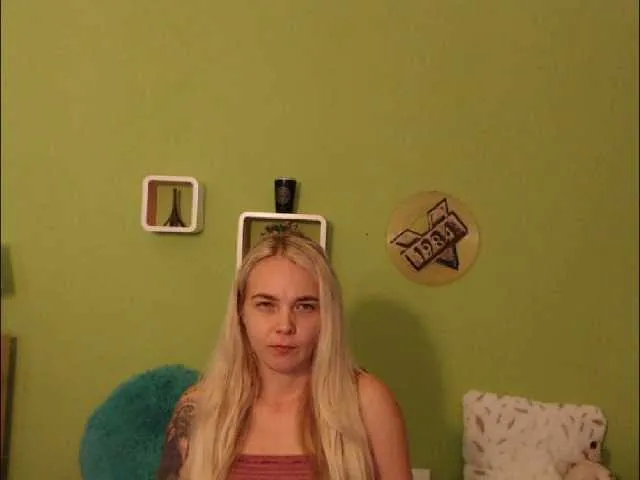 Live sex webcam photo for AnnaHappy18 #276374156
