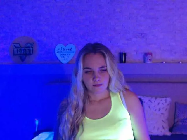 Live sex webcam photo for AnnaHappy18 #276922864