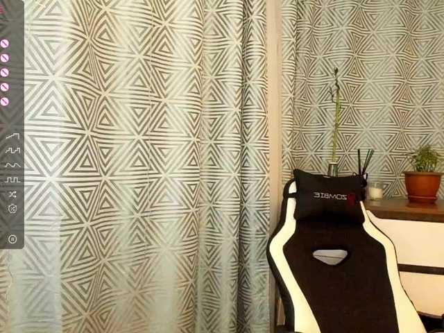 Live sex webcam photo for AnnaMooree #277935288