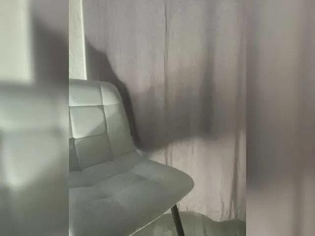 Live sex webcam photo for AnnaRoms12 #290379250