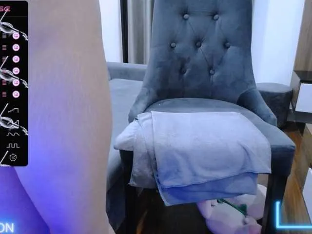 Live sex webcam photo for AnnaSaskia #276175564