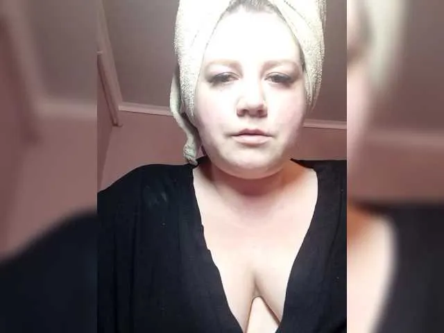 Live sex webcam photo for AnnaVictoriaa #292480237