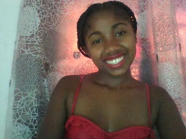 Live sex webcam photo for Annah21 #290241633