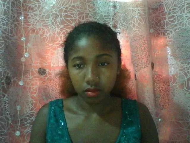 Live sex webcam photo for Annah21 #290334905