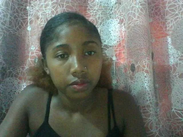 Live sex webcam photo for Annah21 #290340168