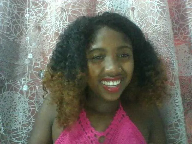 Live sex webcam photo for Annah21 #290346712