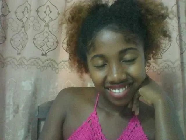 Live sex webcam photo for Annah21 #290351757