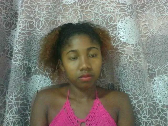Live sex webcam photo for Annah21 #290367174