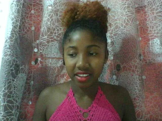 Live sex webcam photo for Annah21 #290386419