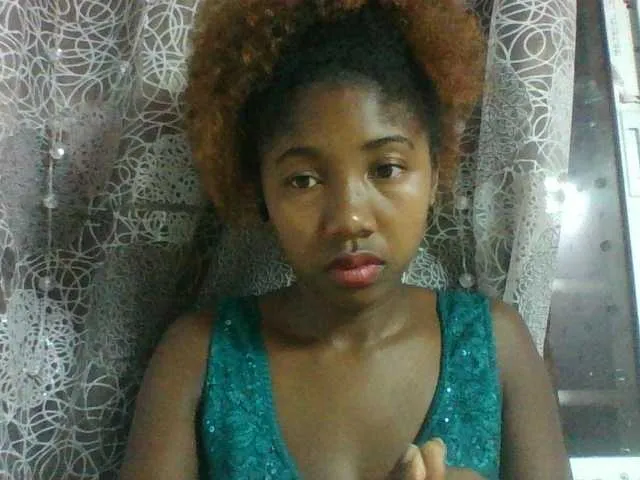Live sex webcam photo for Annah21 #290403985
