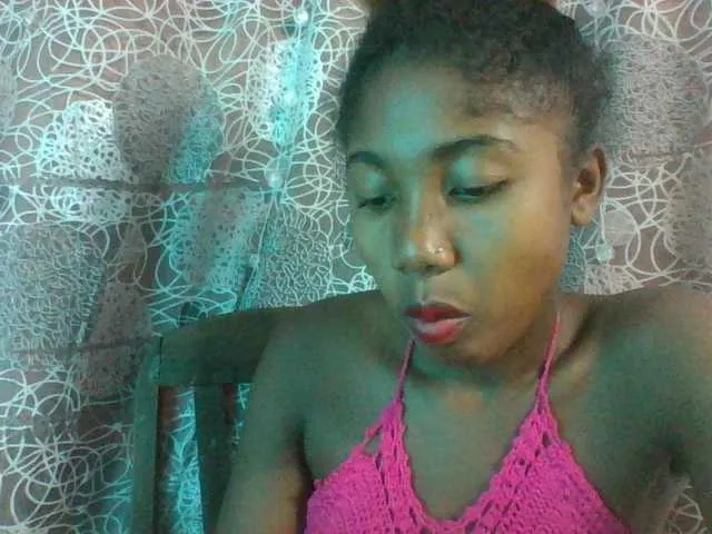 Live sex webcam photo for Annah21 #290437197