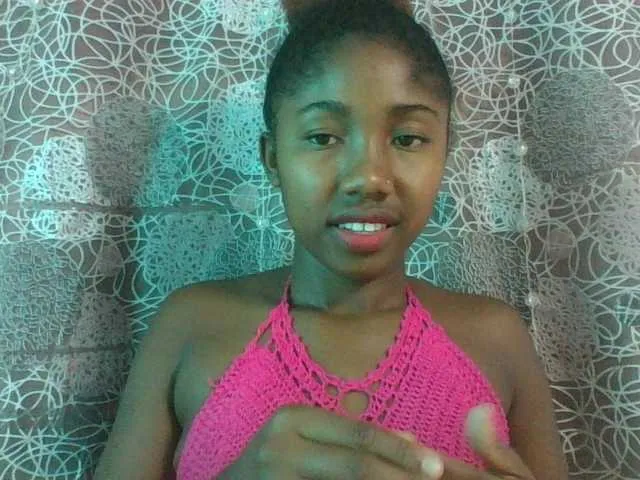 Live sex webcam photo for Annah21 #290444465