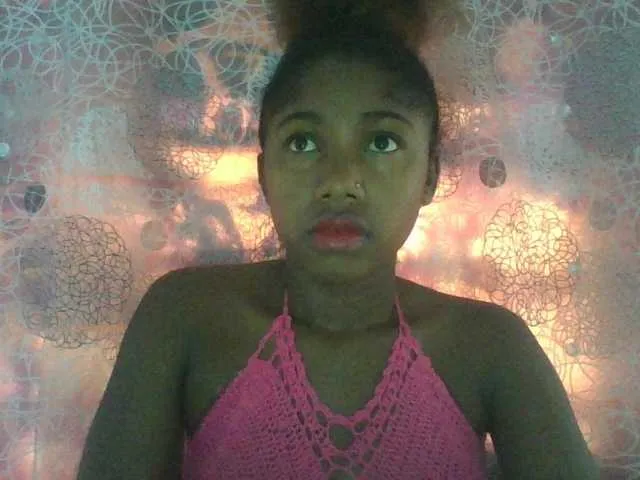 Live sex webcam photo for Annah21 #290452773