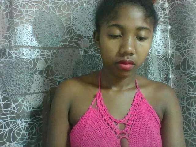 Live sex webcam photo for Annah21 #290476830