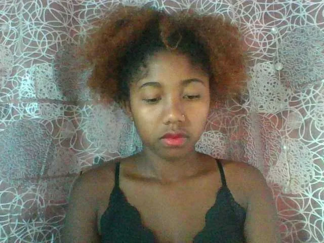 Live sex webcam photo for Annah21 #290479710