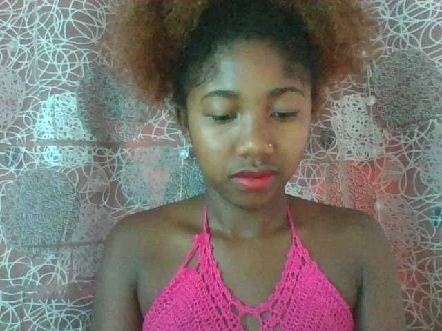 Live sex webcam photo for Annah21 #290487079