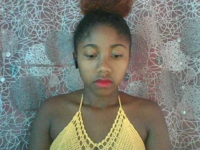 Live sex webcam photo for Annah21 #290494197