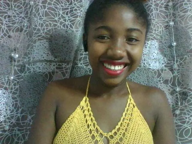 Live sex webcam photo for Annah21 #290498019