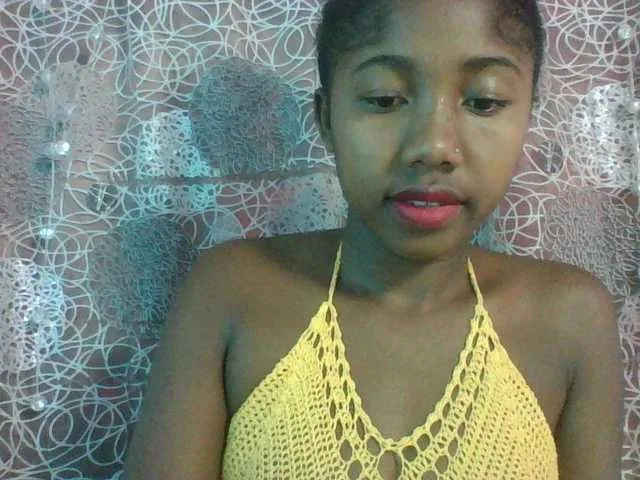 Live sex webcam photo for Annah21 #290500673