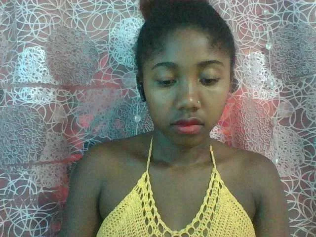 Live sex webcam photo for Annah21 #290505763