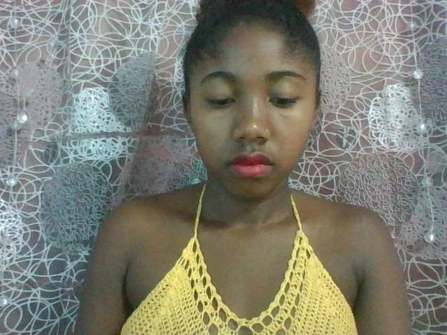 Live sex webcam photo for Annah21 #290511173